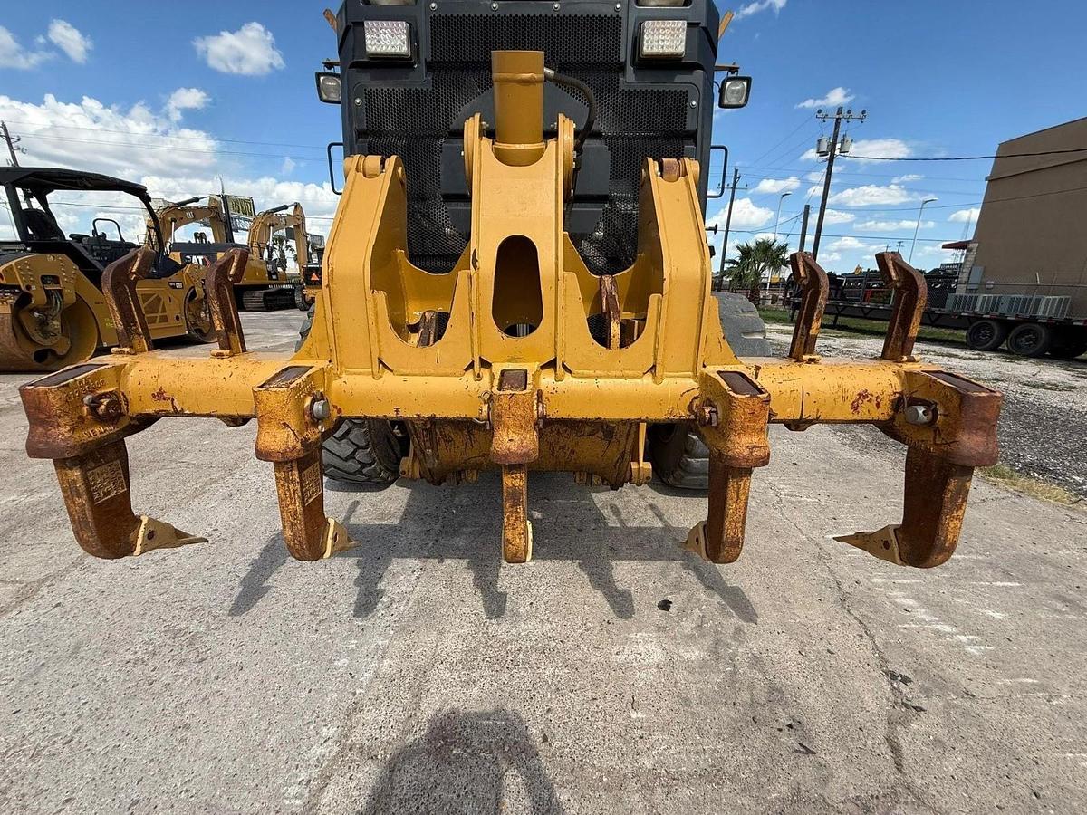 Used 2012 Caterpillar 140M2