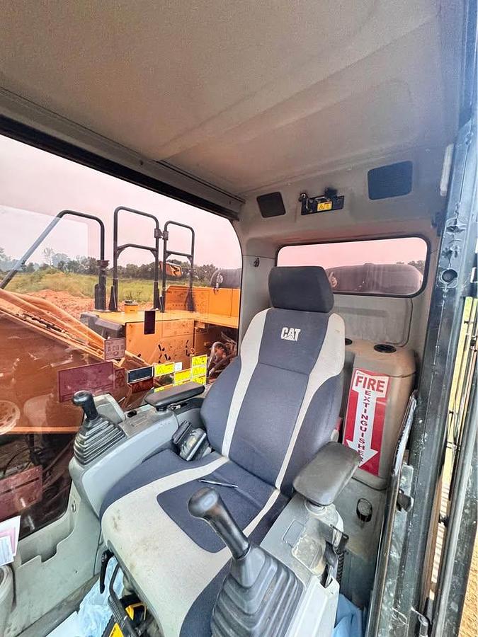 Used 2014 Caterpillar 320E