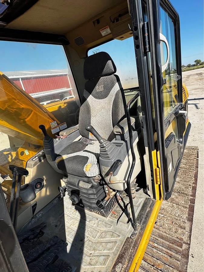 Used 2005 Caterpillar 320CL