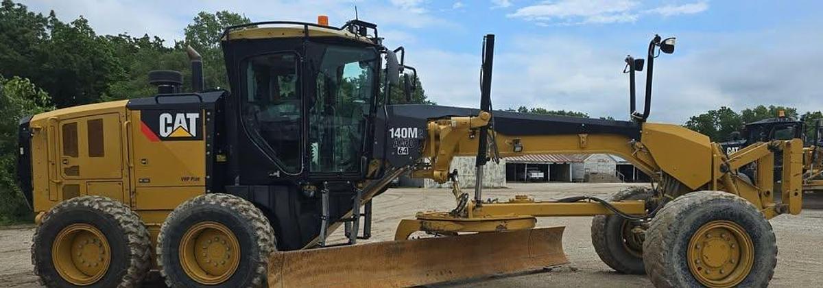 Used 2012 Caterpillar 140M2