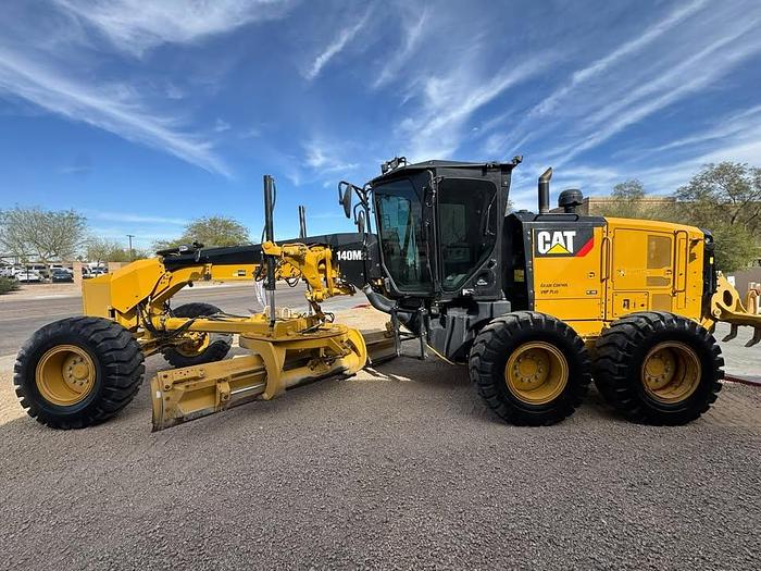 Used 2014 CAT 140M2
