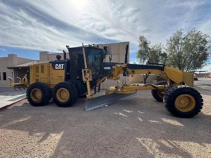Used 2014 CAT 140M2