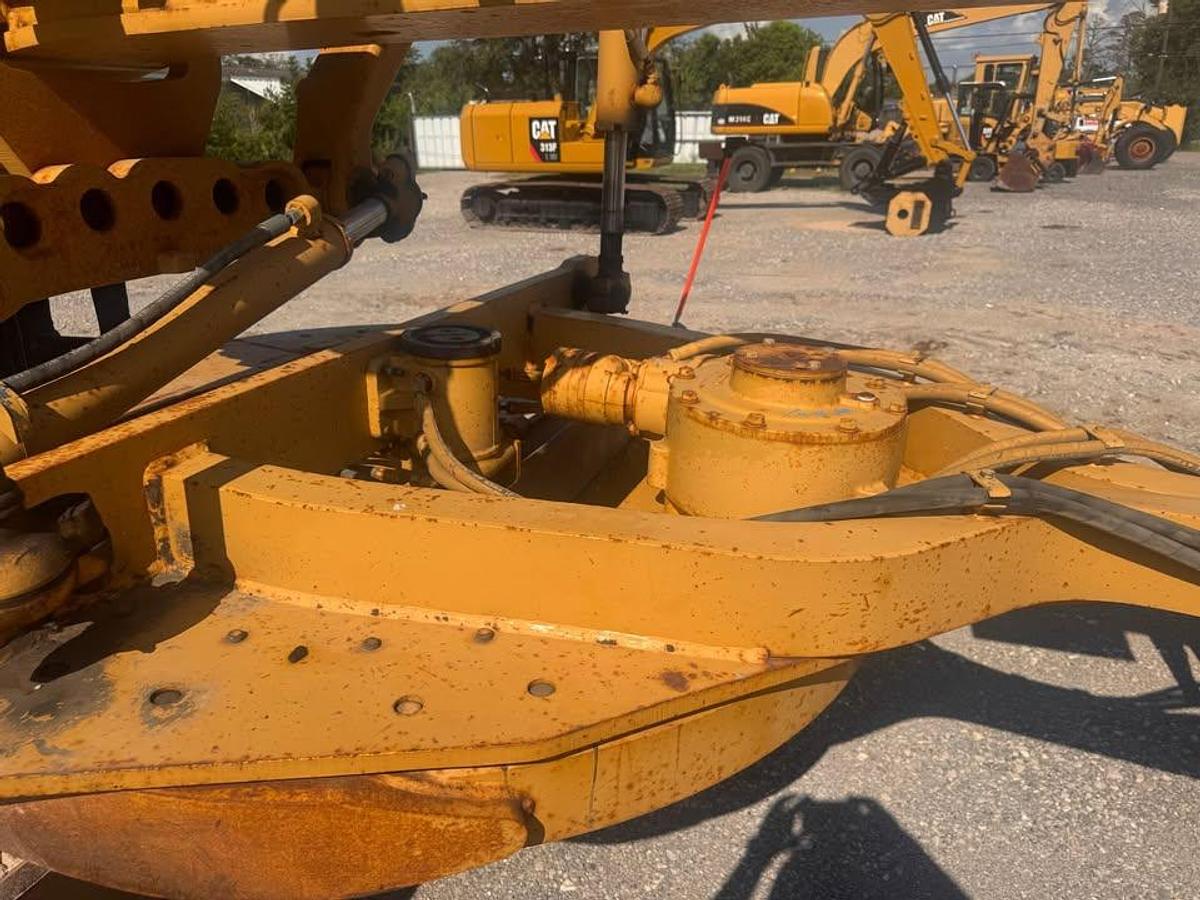 Used 2002 Caterpillar 140H