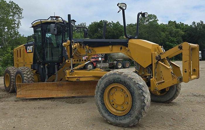 Used 2012 Caterpillar 140M2