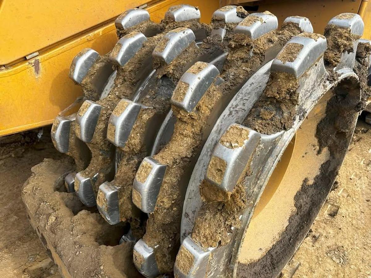 Used 2012 Caterpillar 815f2