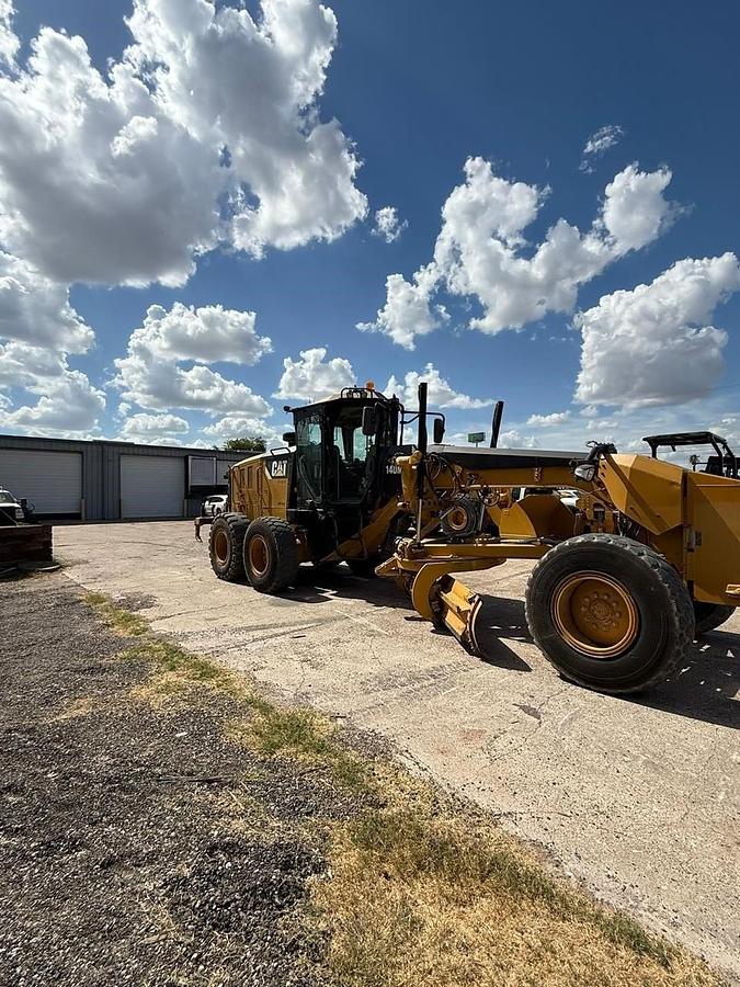Used 2012 Caterpillar 140M2