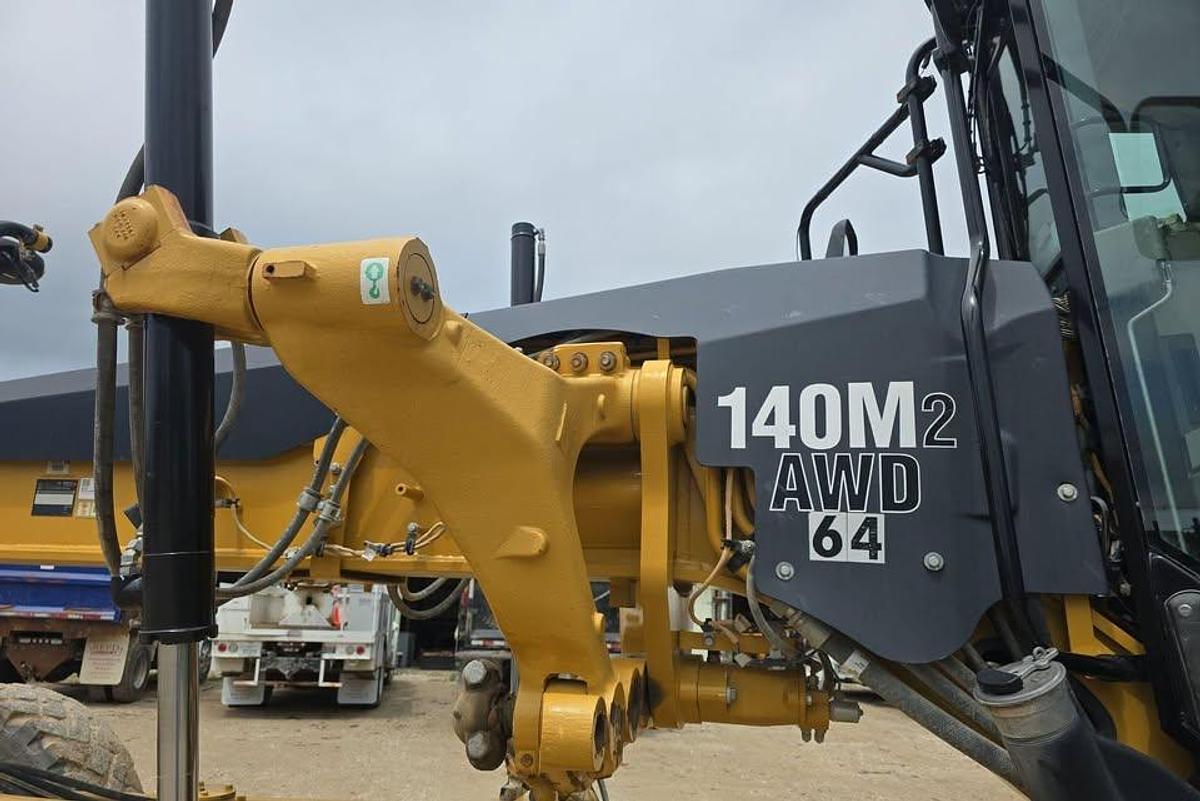 Used 2012 Caterpillar 140M2