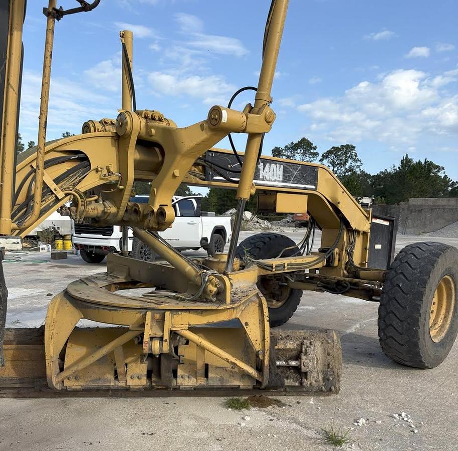 Used Caterpillar 140H