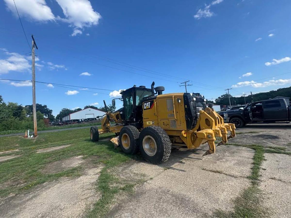 Used 2017 Caterpillar 140M3
