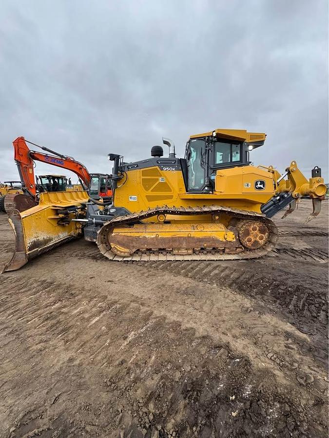 Used This 2019 John Deere 950K dozer