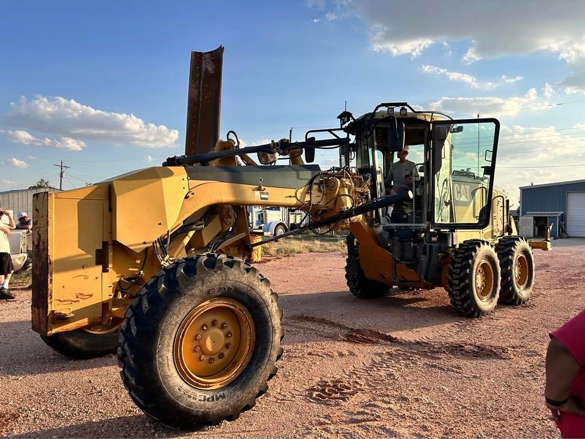 Used 2012 Caterpillar 140M