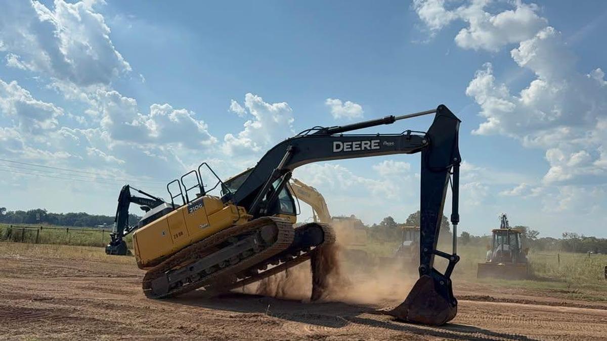 Used 2019 John Deere 210G LC