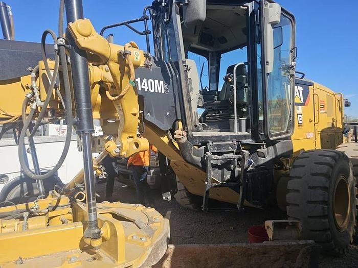 Used 2018 caterpillar 140m3