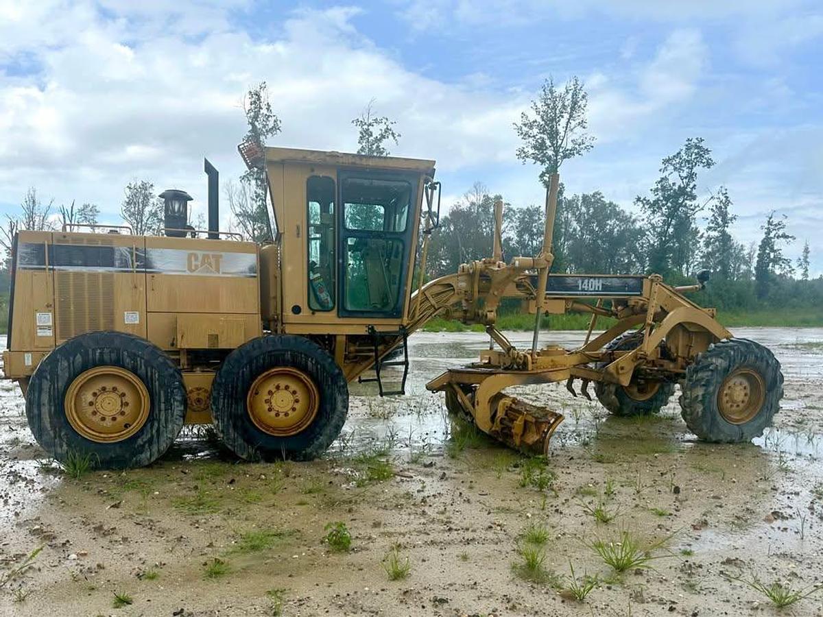 Used 2006 Caterpillar 140H