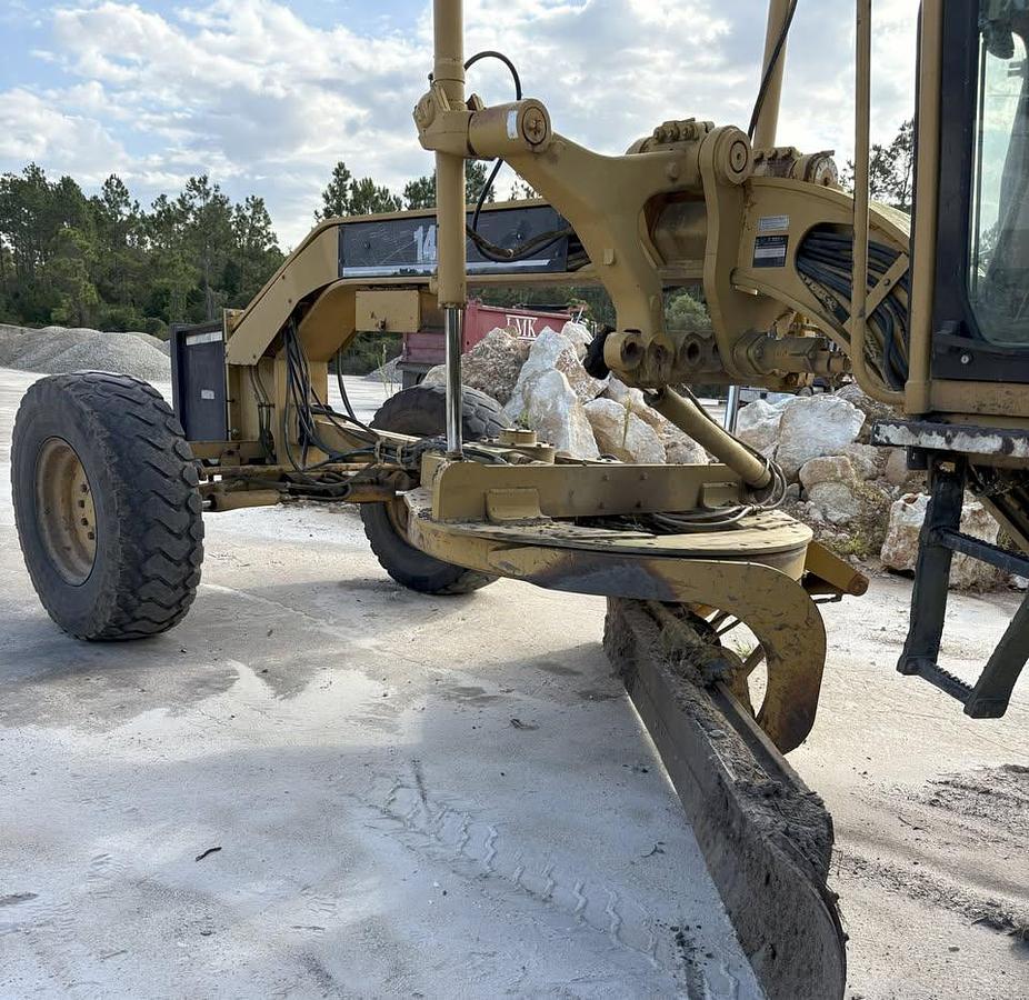 Used Caterpillar 140H