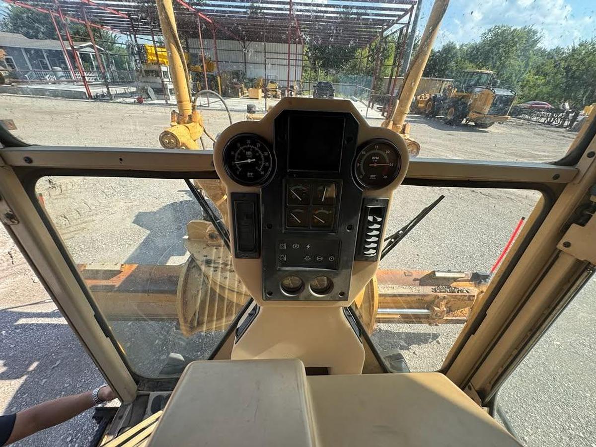 Used 2002 Caterpillar 140H