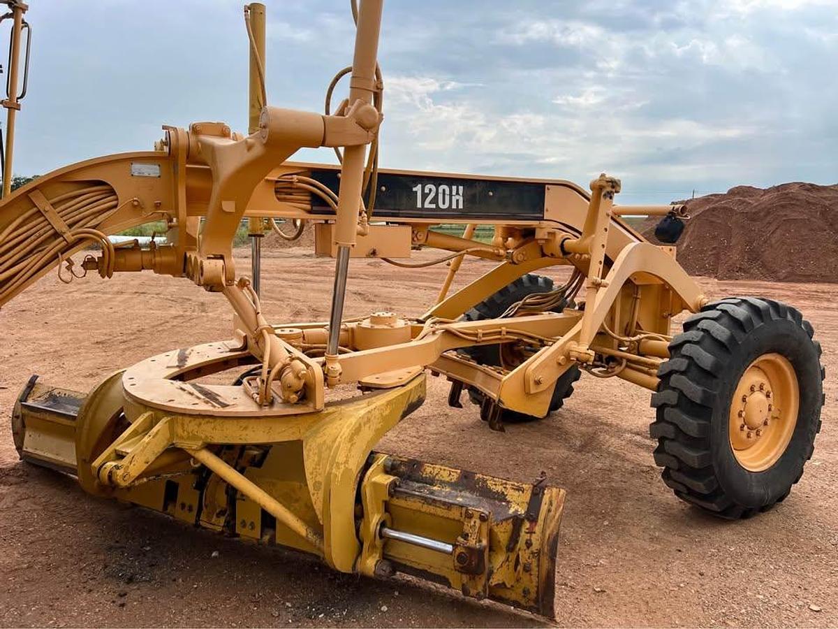 Used 2001 CAT 120H