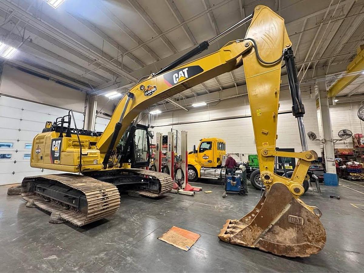 Used 2019 Caterpillar 326FL