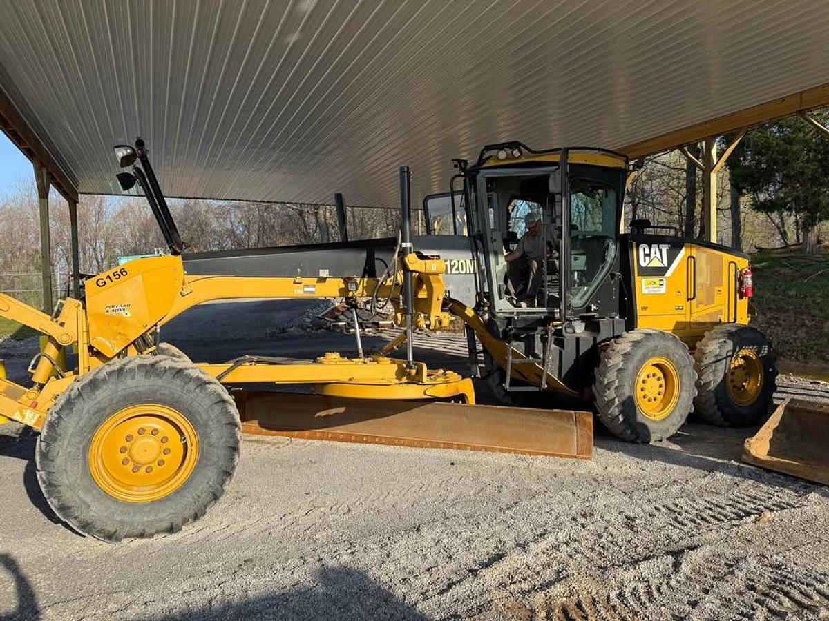 Used 2011 Caterpillar 120M