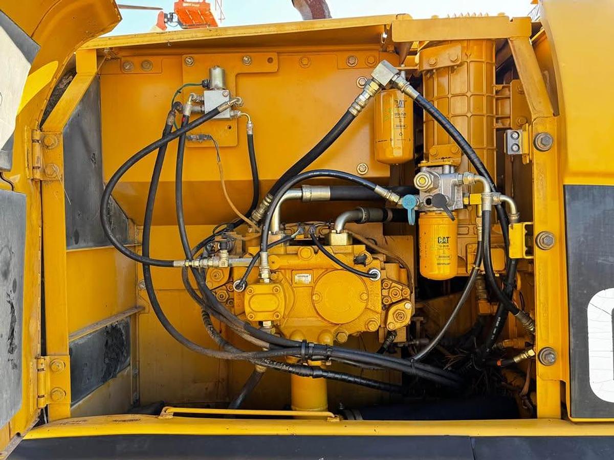 Used 2005 Caterpillar 320CL