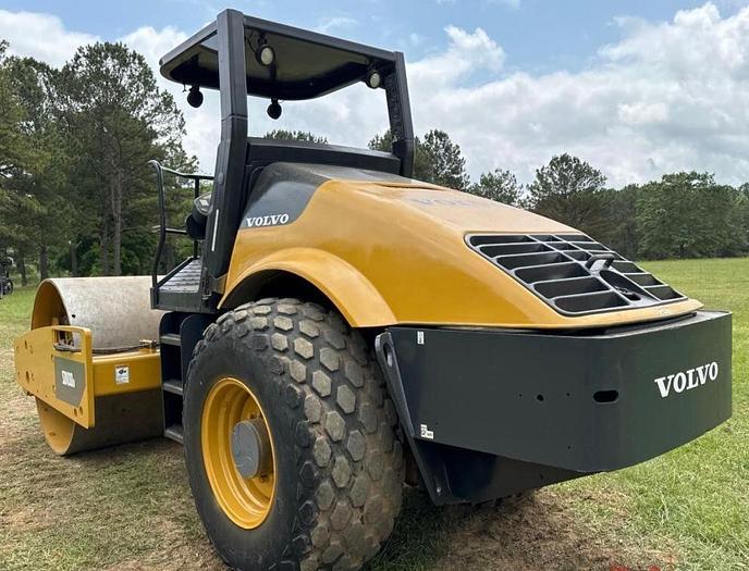 Used 2011 VOLVO SD100D