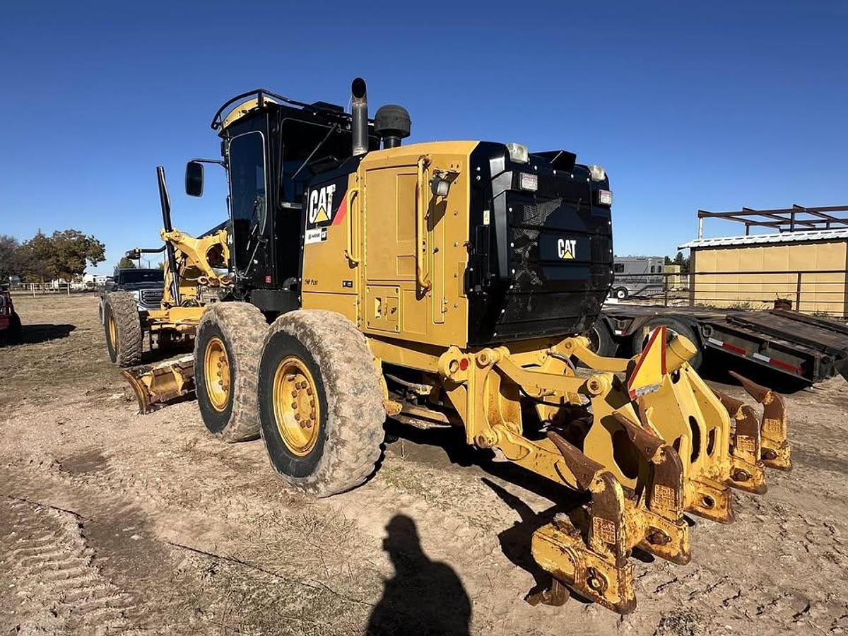 Used 2012 CAT 140M