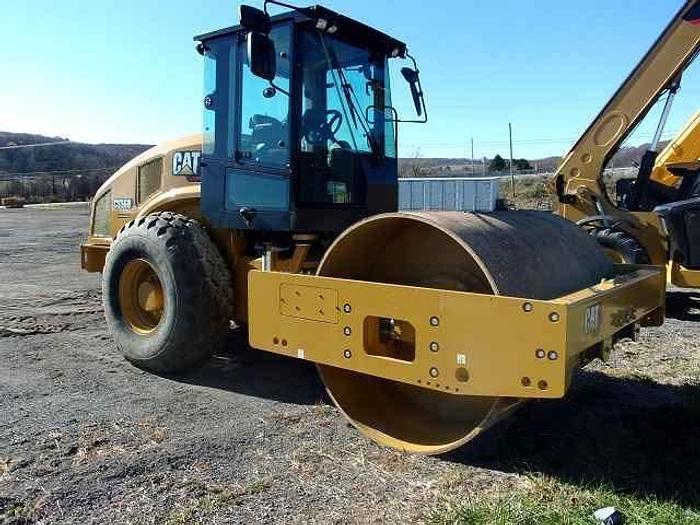 Used 2022 Cat CS-56B
