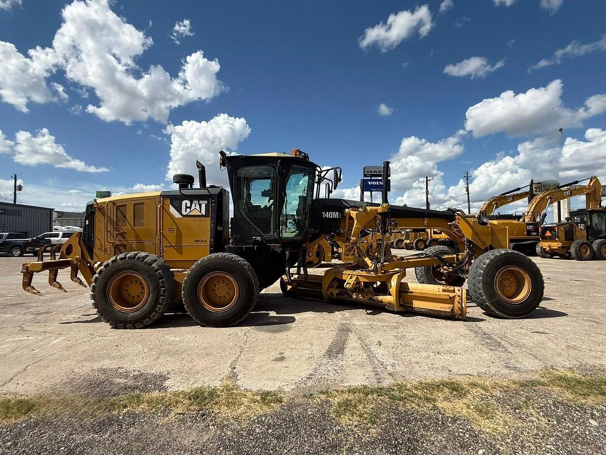 Used 2012 Caterpillar 140M2