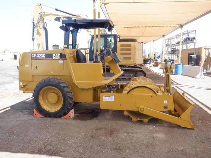 Used 2003 CATERPILLAR CP-323C