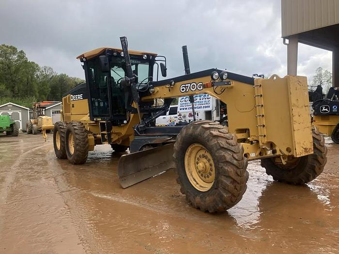 2019 John Deere 670G