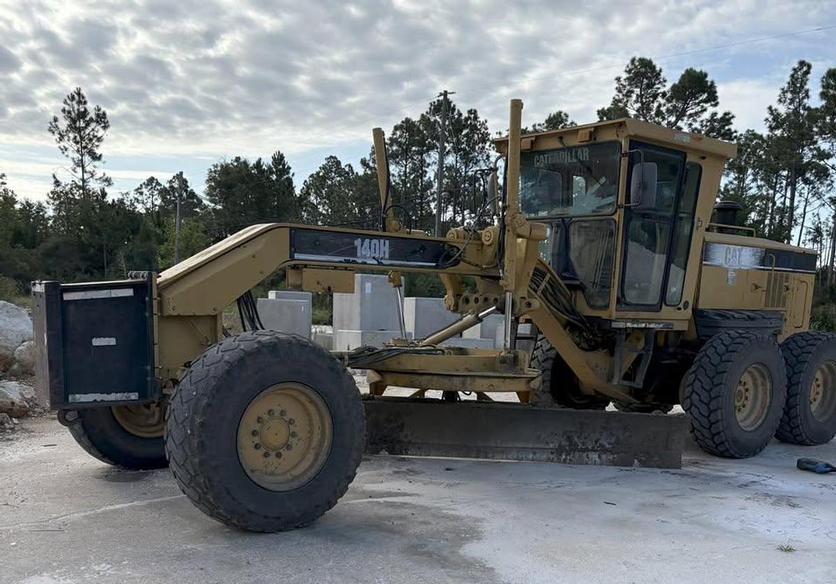 Used Caterpillar 140H