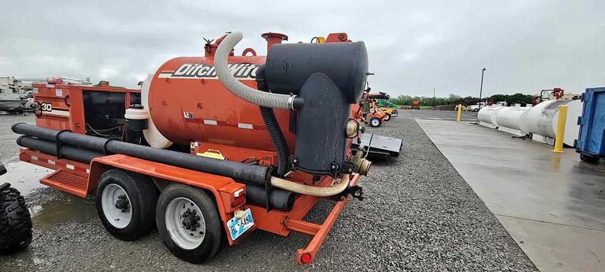 Used 2012 Ditch Witch FX30 w/ Attatchments  Ditch Witch FX30