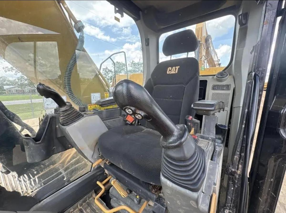 Used 2020 Caterpillar 320GC