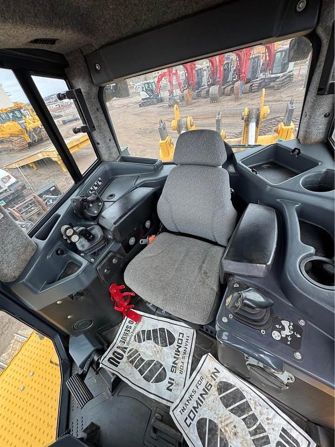 Used This 2019 John Deere 950K dozer