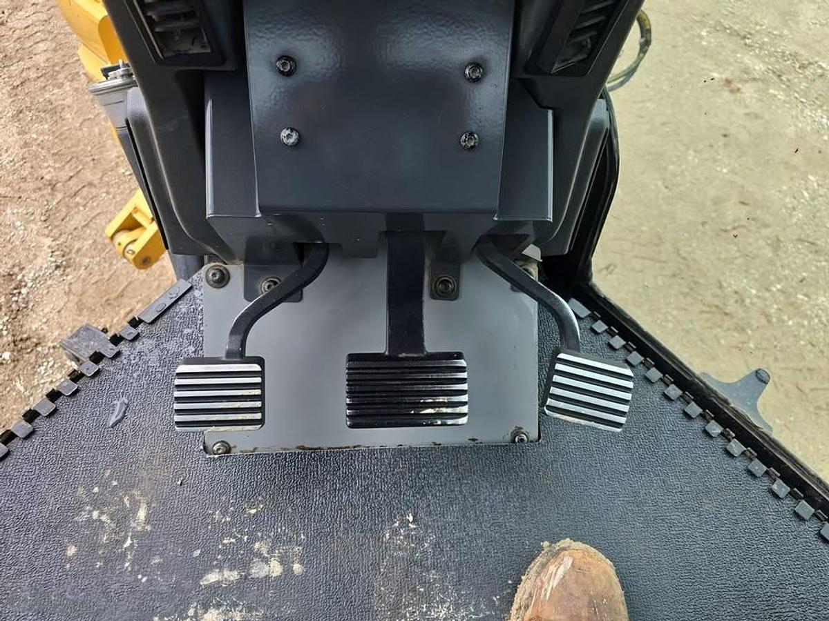 Used 2012 Caterpillar 140M2