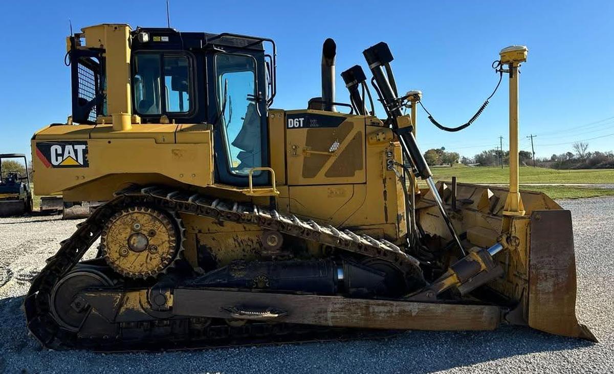 Used 2011 Caterpillar D6T XL