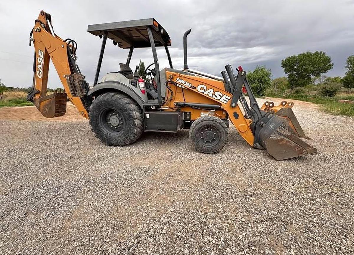 Used 2018 Case 580N EP