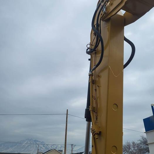 Used 2023 CAT 320