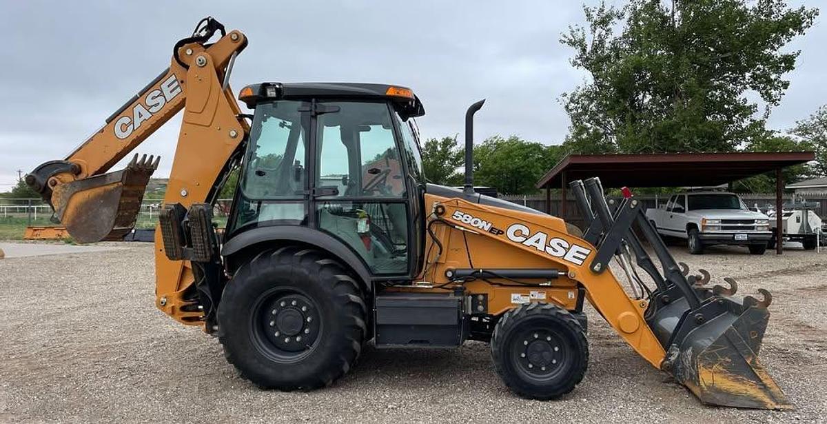 Used 2018 Case 580N EP