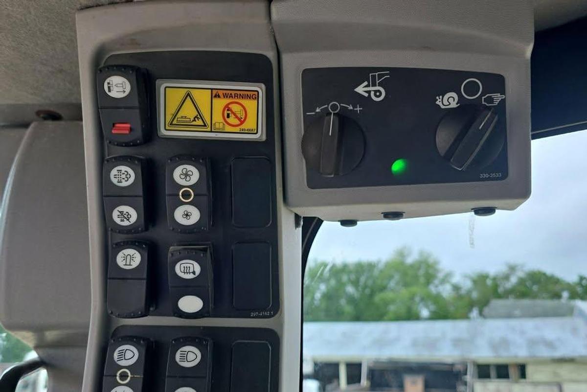 Used 2012 Caterpillar 140M2