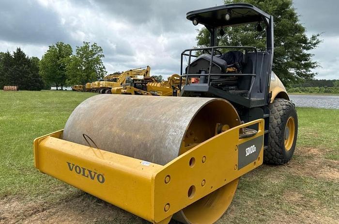 Used 2011 VOLVO SD100D