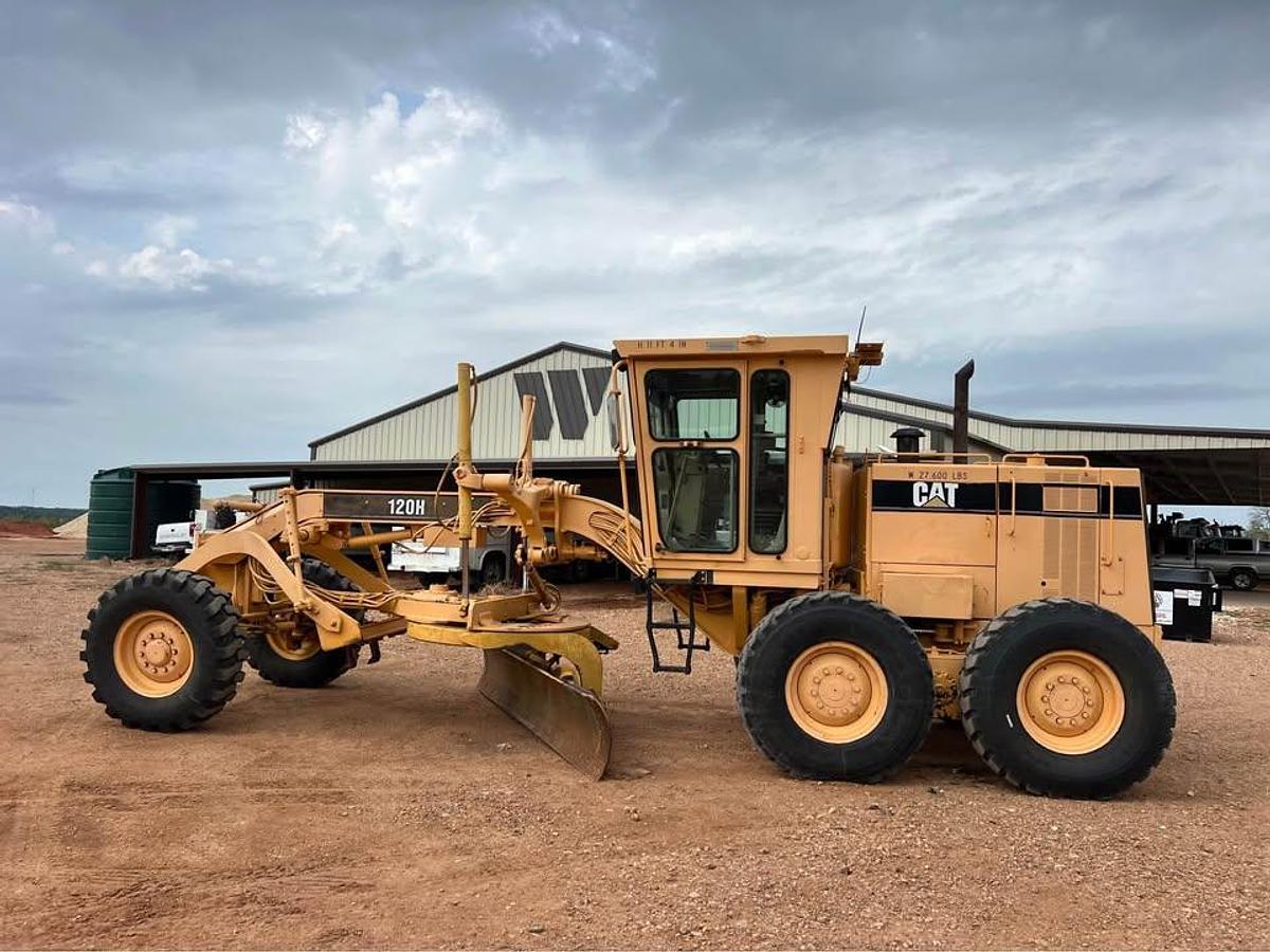 Used 2001 CAT 120H
