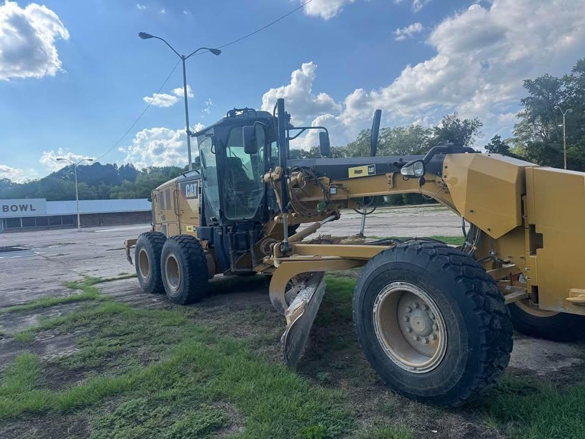Used 2017 Caterpillar 140M3