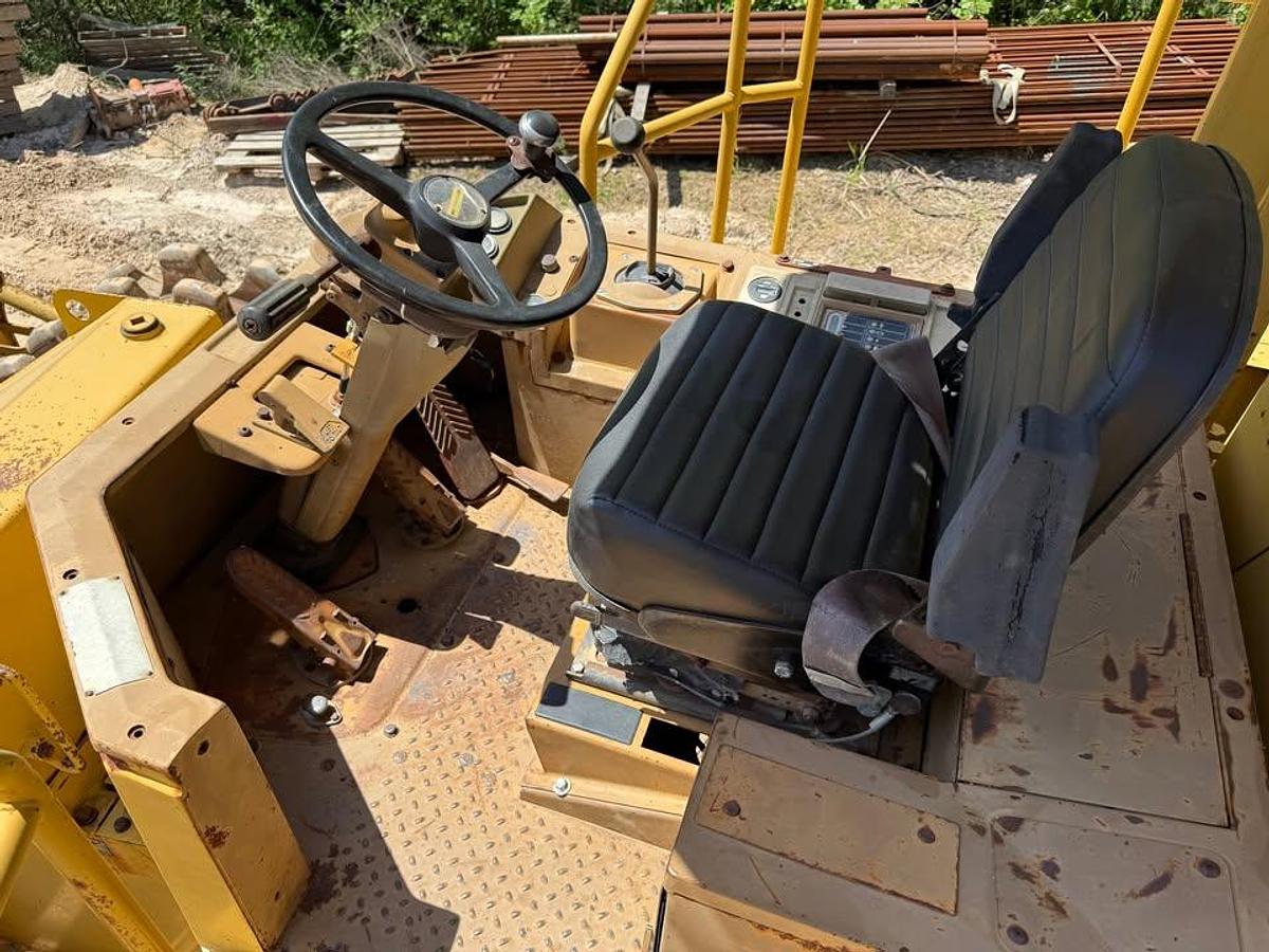 Used 1990 Caterpillar 815B Soil Compactor