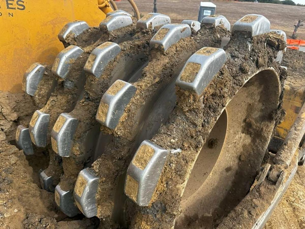 Used 2012 Caterpillar 815f2