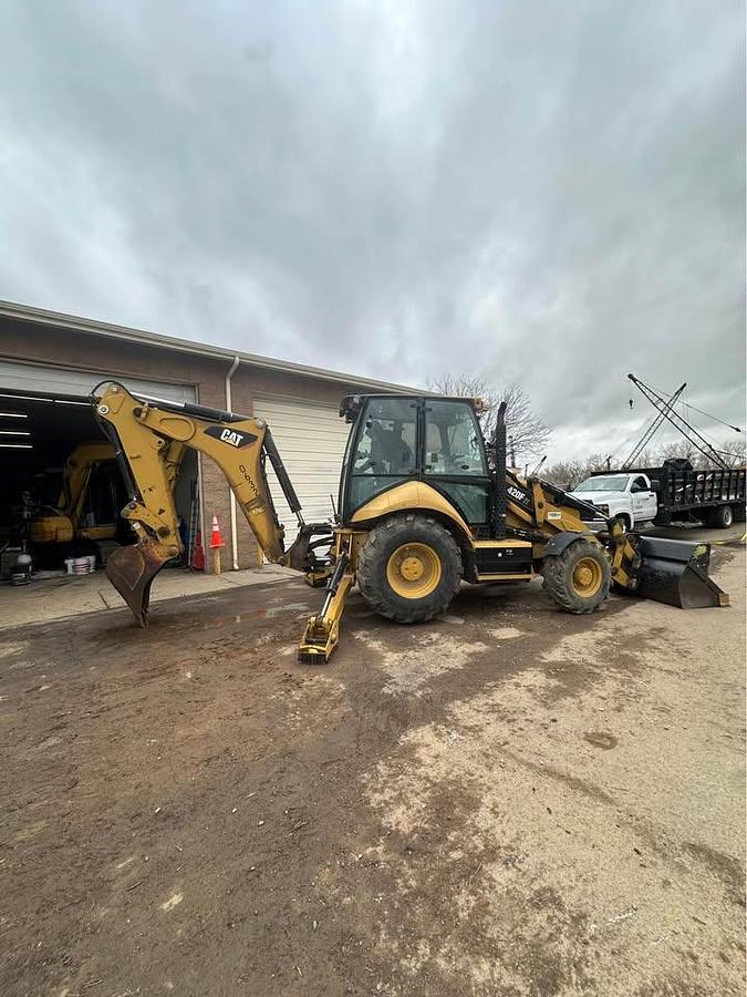 Used 2012 CAT 420F