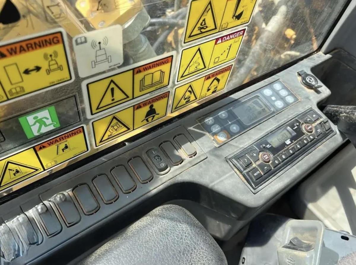 Used 2017 Caterpillar 320FL