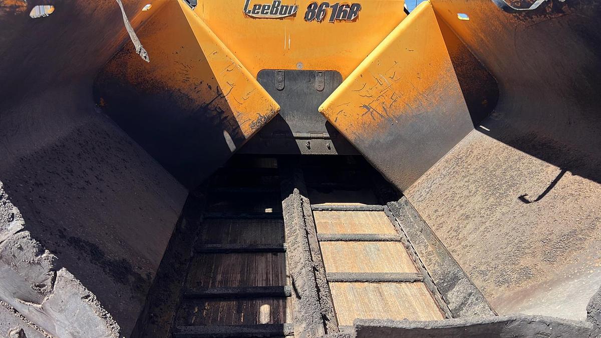 Used 2015 Leeboy 861B