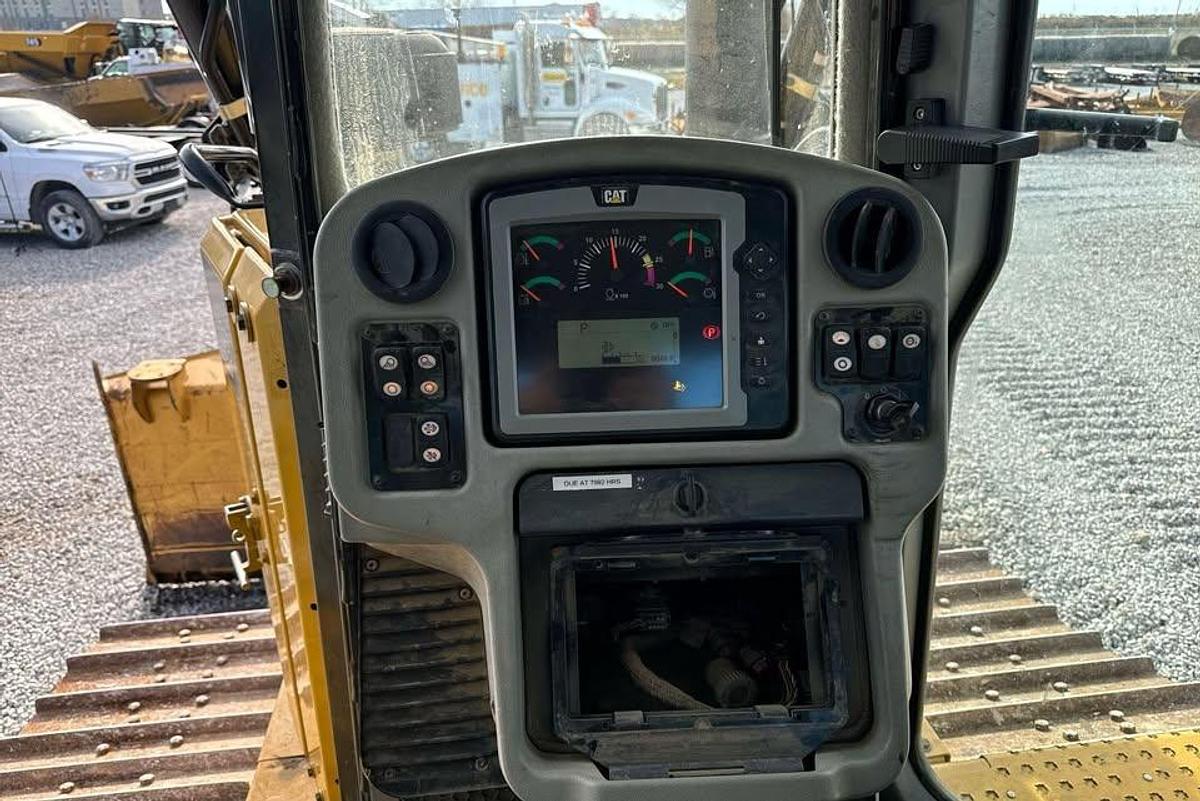 Used 2014 Caterpillar D6T LGP