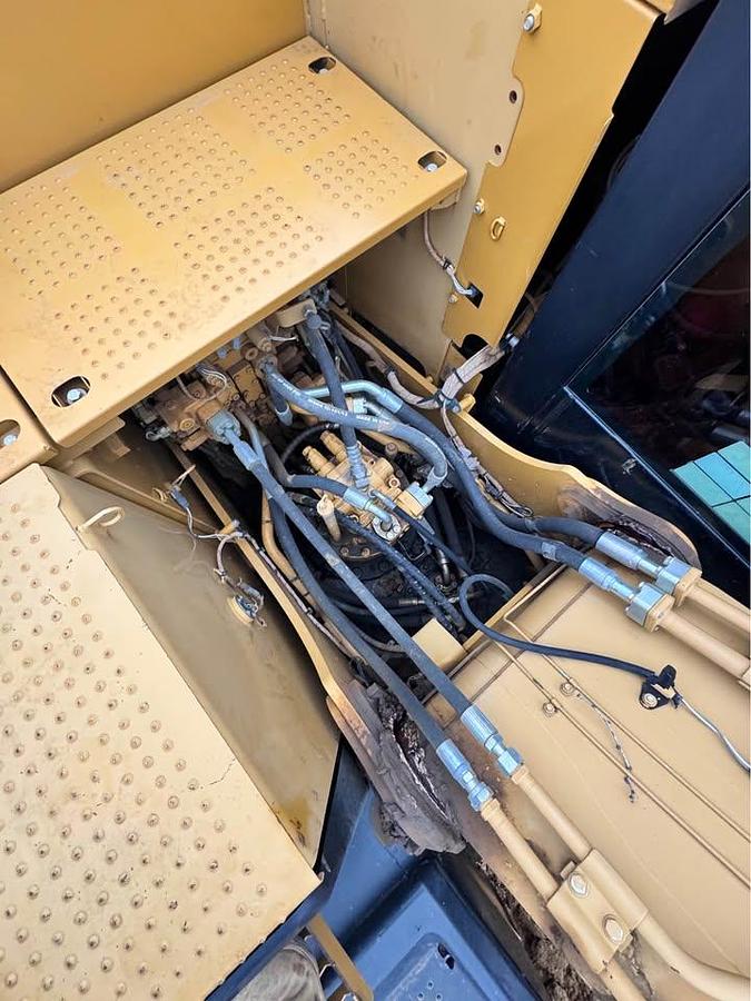 Used 2014 Caterpillar 320E